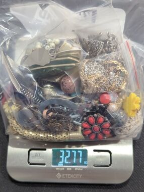Mixed Lot Of Jewelry Pieces / Crafting Materials
